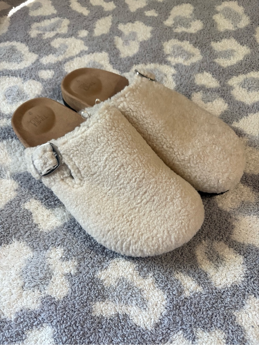 Cozy Cream Sherpa Slip-On Mule Clogs Women’s Size 9